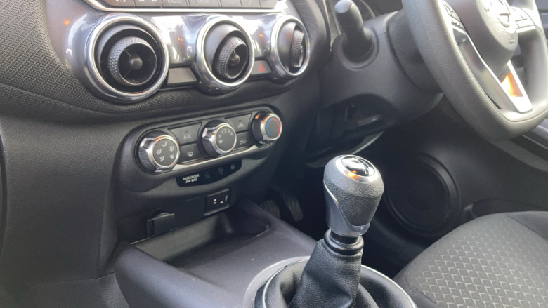 Nissan Juke 1.0 DiG-T 114 Visia 5dr Petrol Hatchback